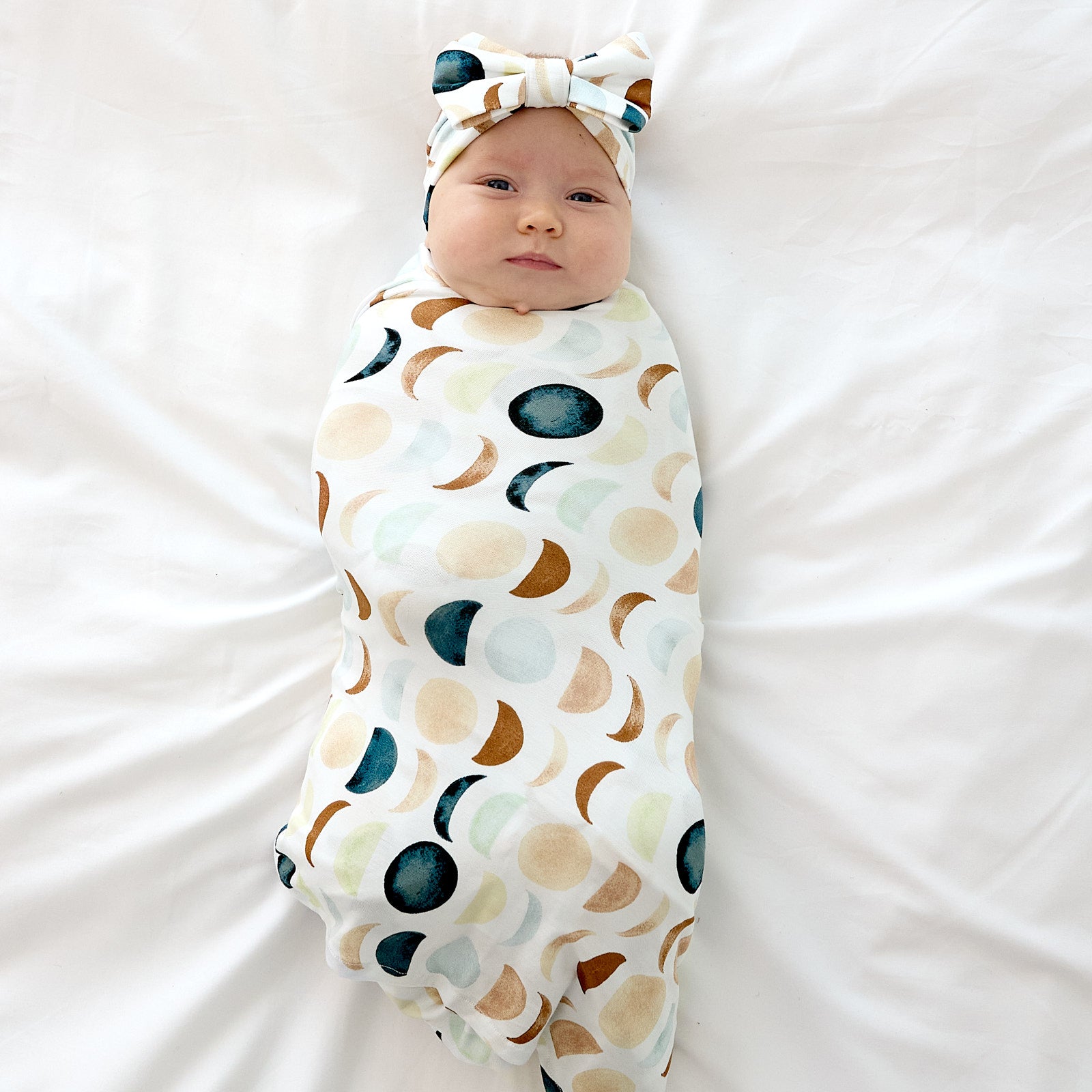 Luna Neutral Swaddle & Luxe Bow Headband Set - Image 4