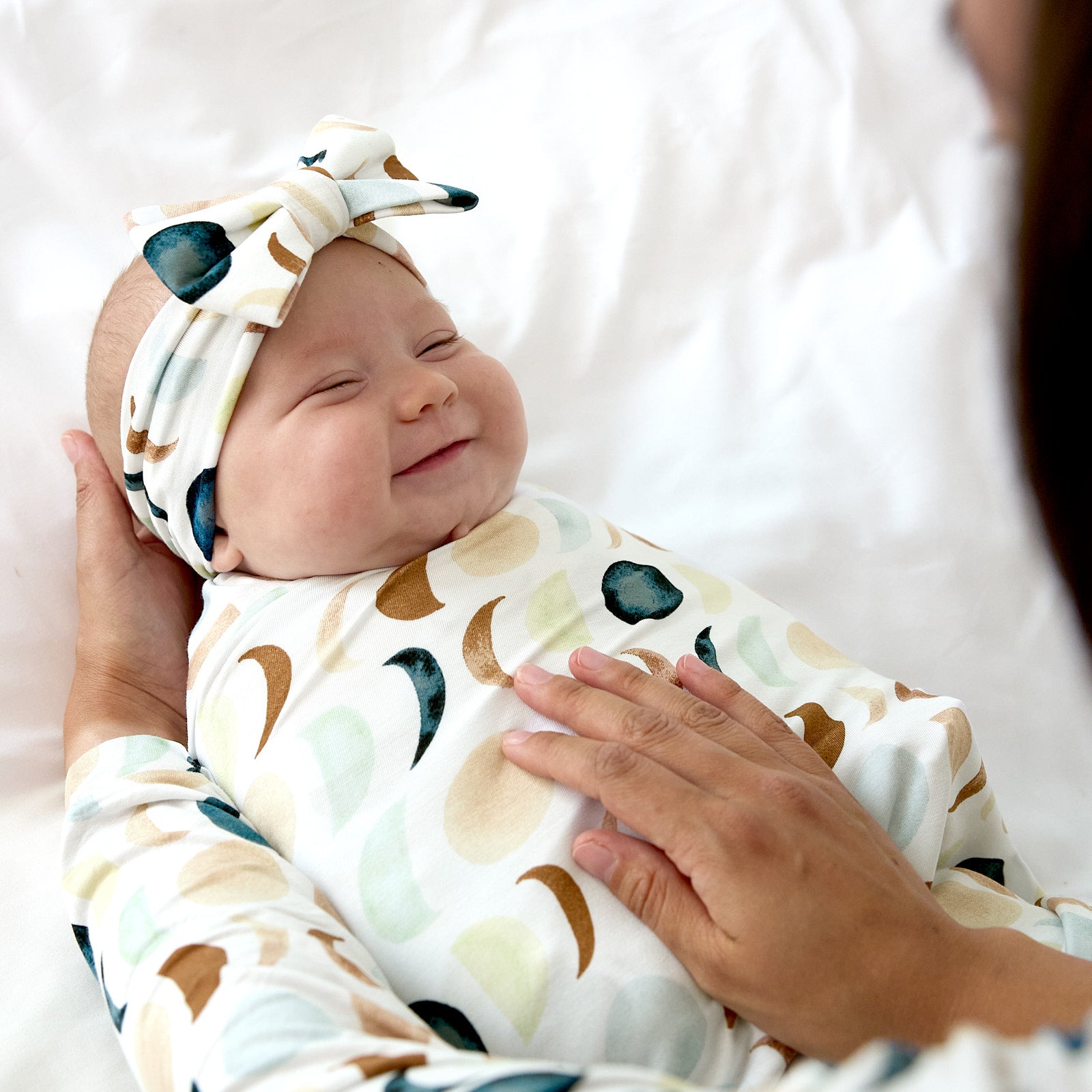 Luna Neutral Swaddle & Luxe Bow Headband Set