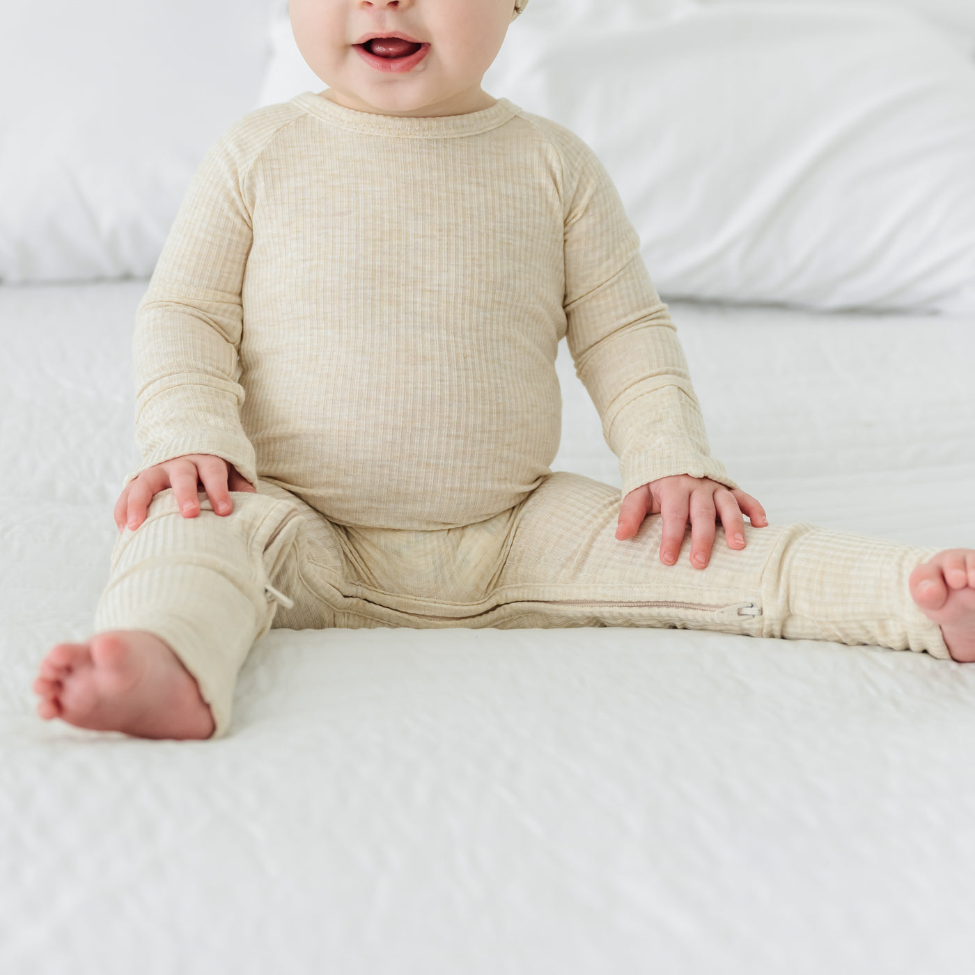 Heather Oatmeal Ribbed Crescent Zippy - Image 4